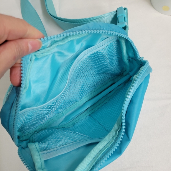 Neocutis Zipperd Fanny  Pack Belt Bag Travel - Picture 3 of 7